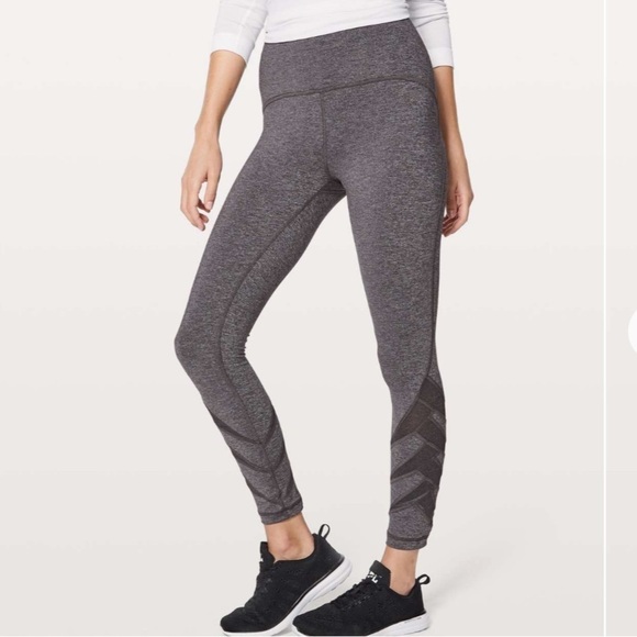 Lululemon Motionful 7/8 Tight 25" - Picture 1 of 7